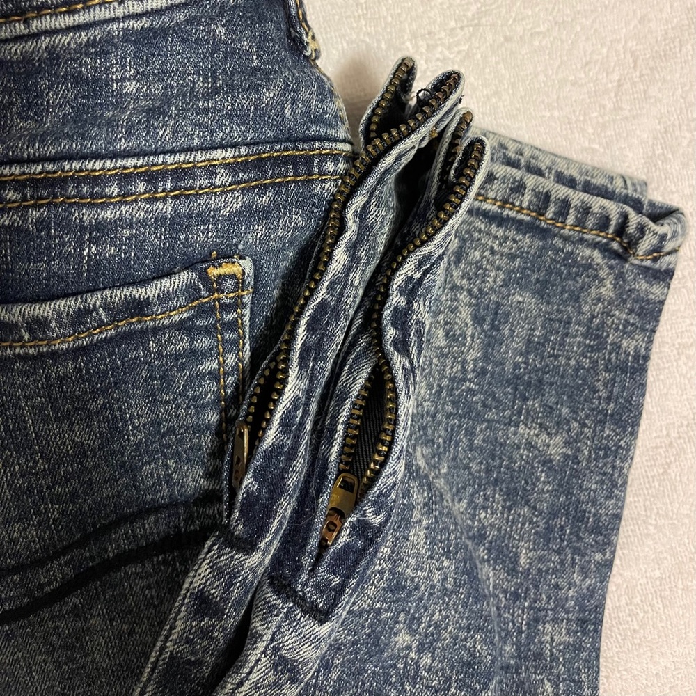 High Rise Jegging Crop with Zipper Detail by AE